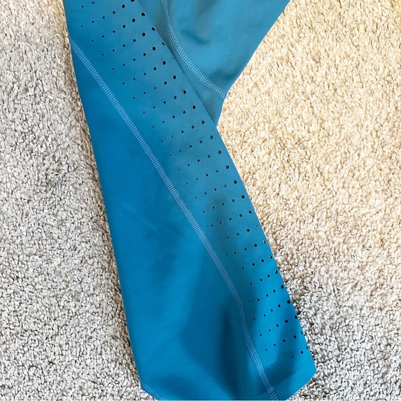 Athleta contender laser cut 7/8 tight - Picture 7 of 7